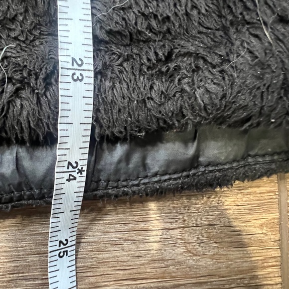 The North Face Women's Osito Fleece jacket, Black, Size Medium, Soft, Warm - Picture 6 of 10